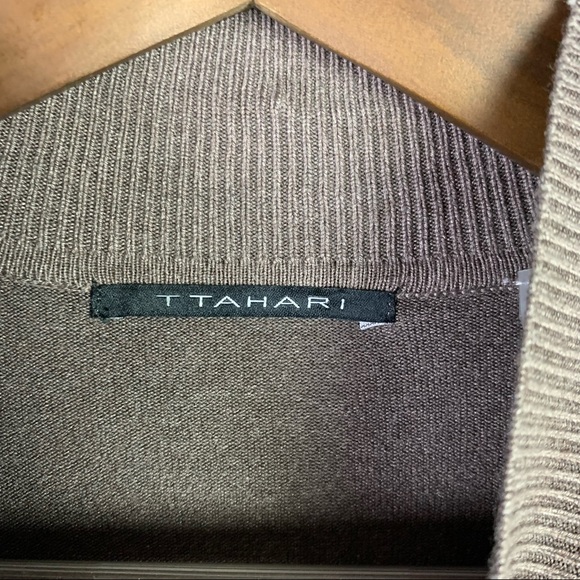 T Tahari Mock Turtleneck Long Sleeve Sweater L NWT - Picture 3 of 8